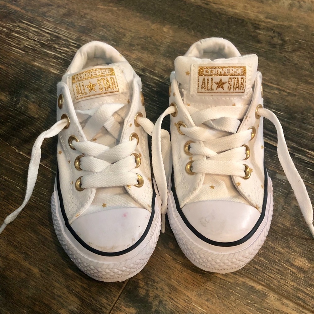 Girls Converse - size 11